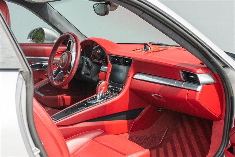 2017 Porsche 911 photo 48