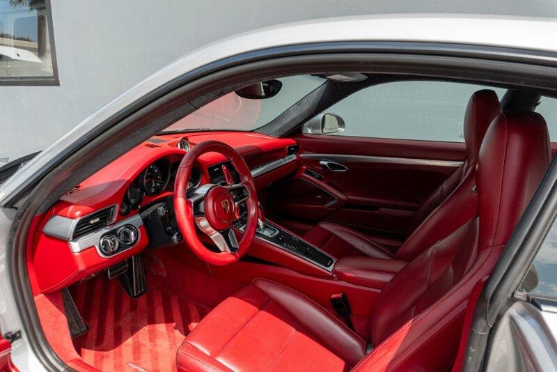 2017 Porsche 911 photo 9