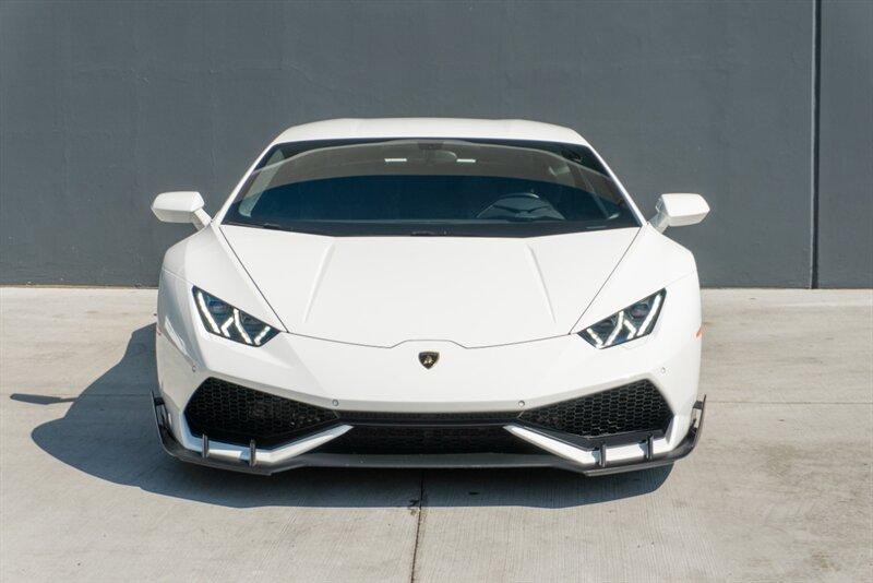 2016 Lamborghini Huracan Coupe photo 2
