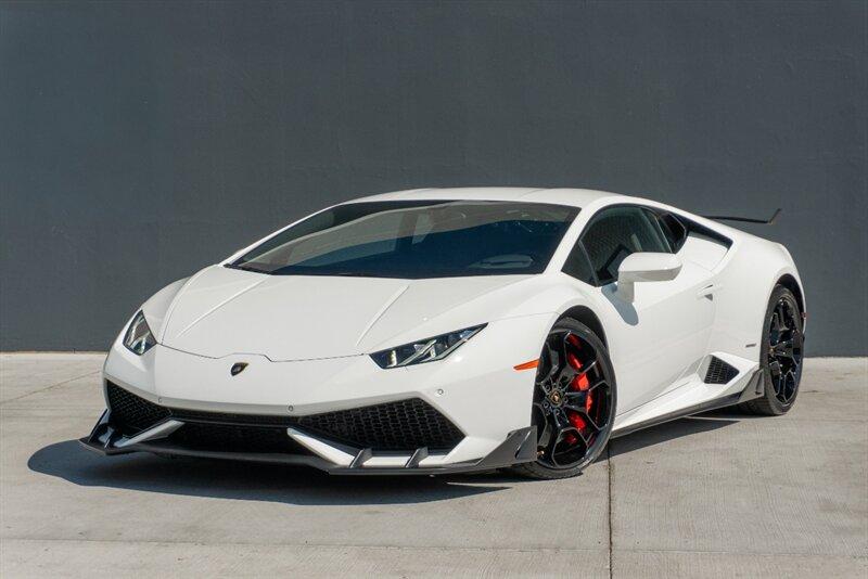 2016 Lamborghini Huracan Coupe photo 3
