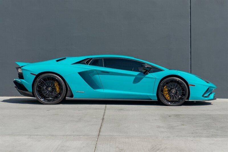 2018 Lamborghini Aventador S photo 3