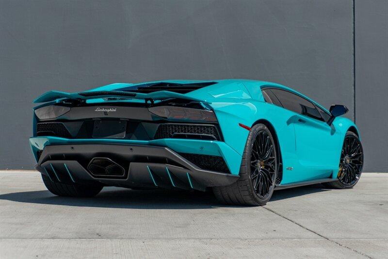 2018 Lamborghini Aventador S photo 4