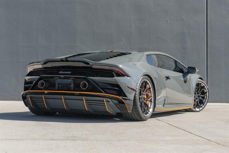 2020 Lamborghini Huracan Evo Coupe photo 2