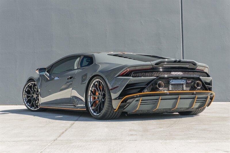 2020 Lamborghini Huracan Evo Coupe photo 4